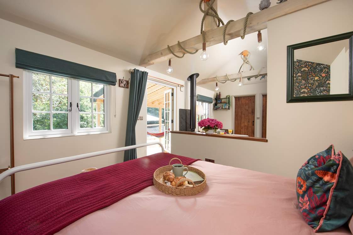 Relax with a coffee in bed and listen to the sounds of nature.