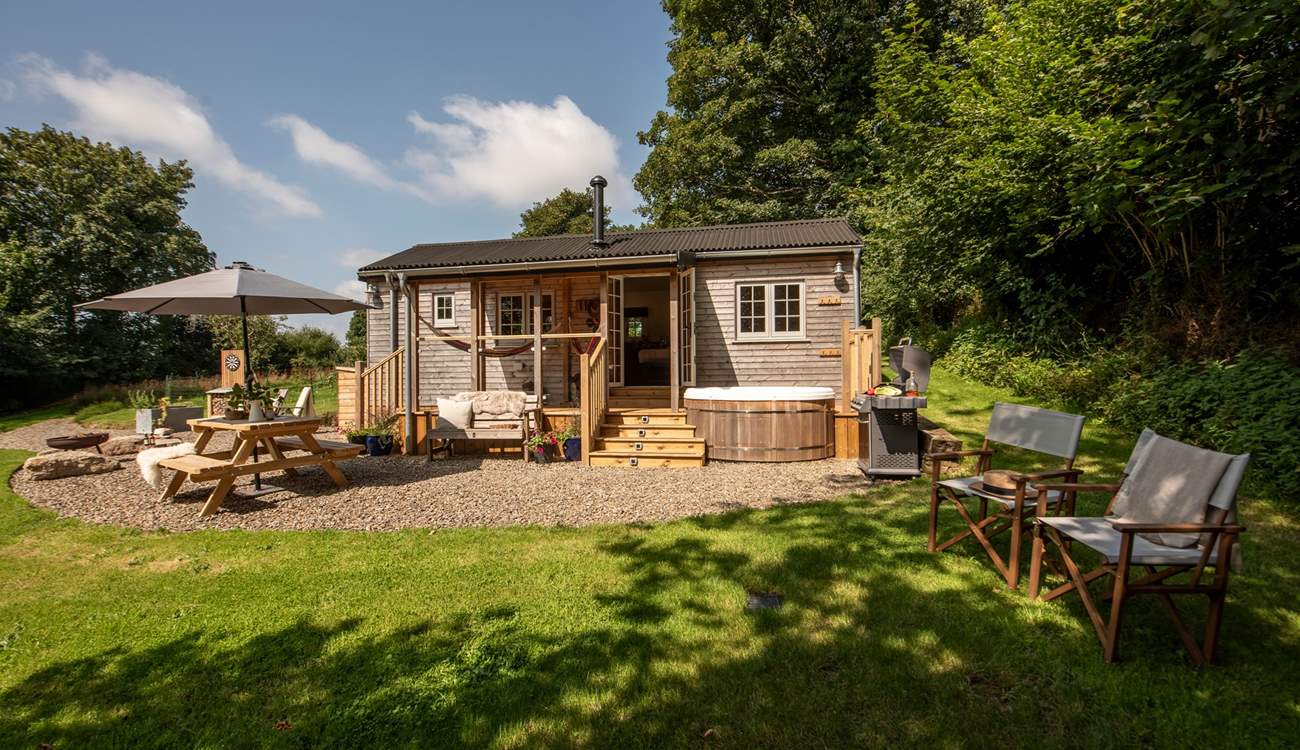 A heavenly cabin escape awaits, nestled in nature. 