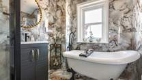 Relax in the roll-top tub in the stylish bathroom, there is also a wonderful shower.