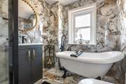 Relax in the roll-top tub in the stylish bathroom, there is also a wonderful shower.