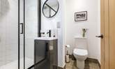 Well thought out shower-room for the 'zip and link' bedroom. - Thumbnail Image