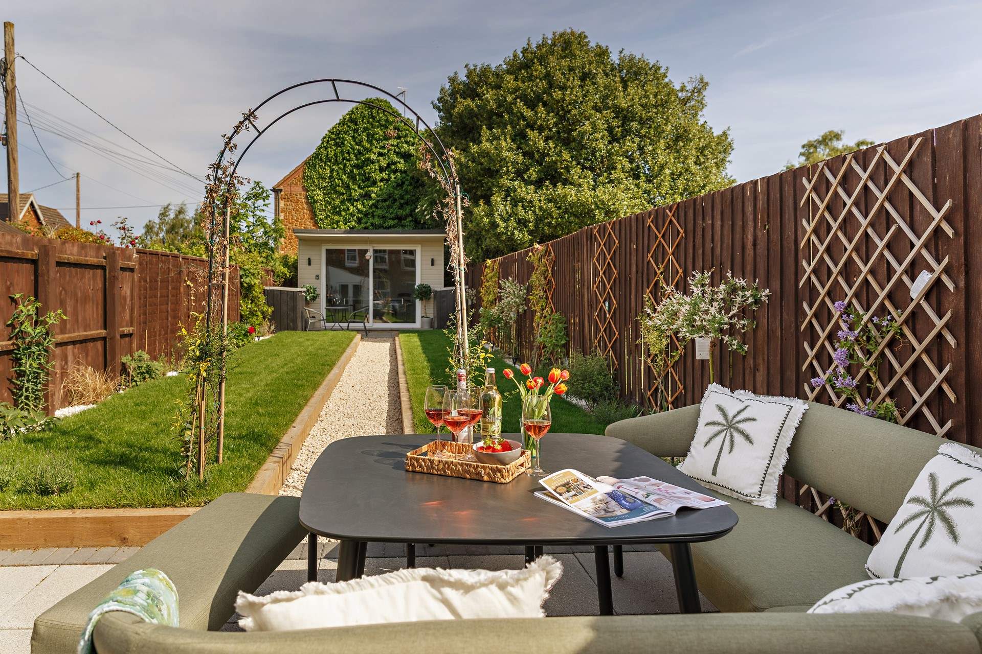 The garden is perfect for al fresco dining. There is a delightful summer-house with 6' 3