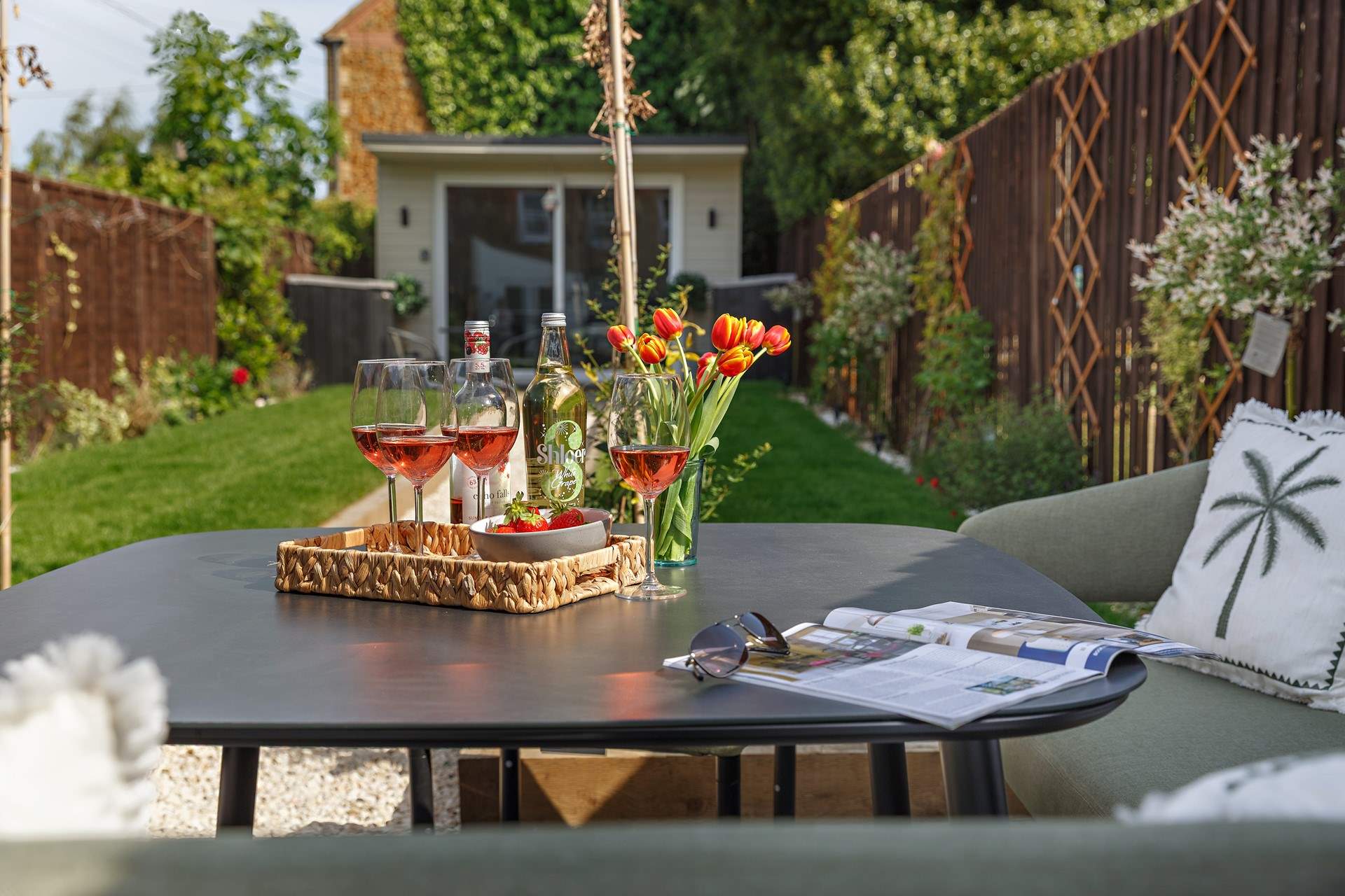 Alfresco dining, the perfect holiday pastime.