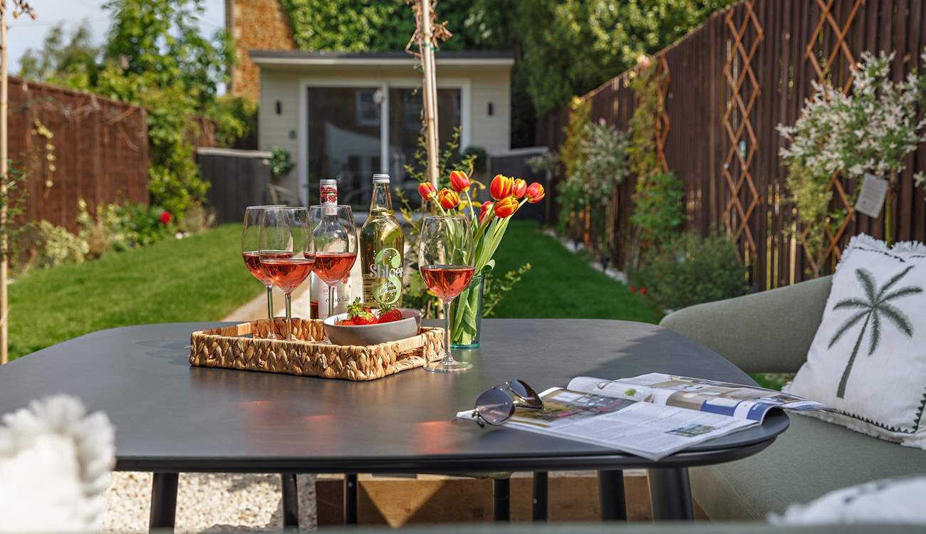 Alfresco dining, the perfect holiday pastime.