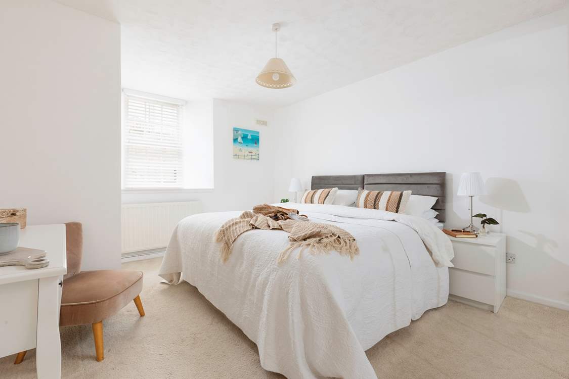 Bedroom 1 has a 'zip and link' (king-size or 2'6
