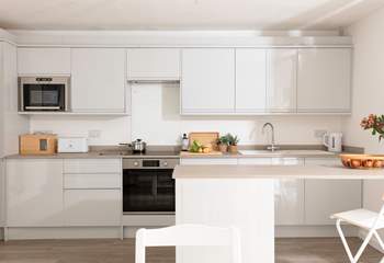 A very well-equipped modern kitchen, perfect for preparing holiday feasts!