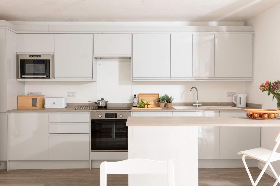 A very well-equipped modern kitchen, perfect for preparing holiday feasts!