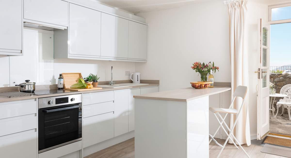  A light and spacious area to enjoy cooking up some holiday memories.
