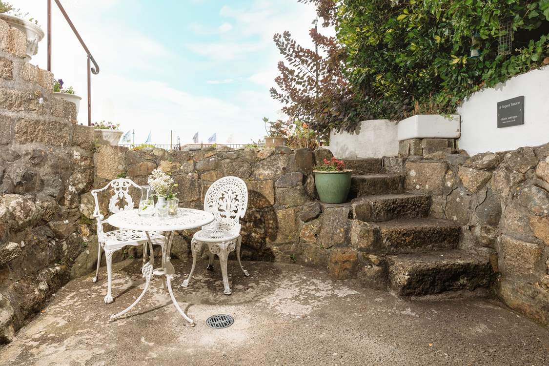 The courtyard at the entrance of this apartment, please take care on the steps as there is no handrail.