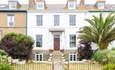 Welcome to 14 Regent Terrace, a two bedroom basement apartment just a stone's throw away from the seaside promenade in Penzance. - Thumbnail Image