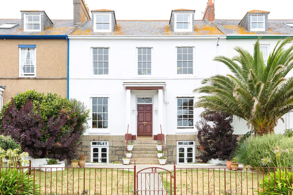 Welcome to 14 Regent Terrace, a two bedroom basement apartment just a stone's throw away from the seaside promenade in Penzance.