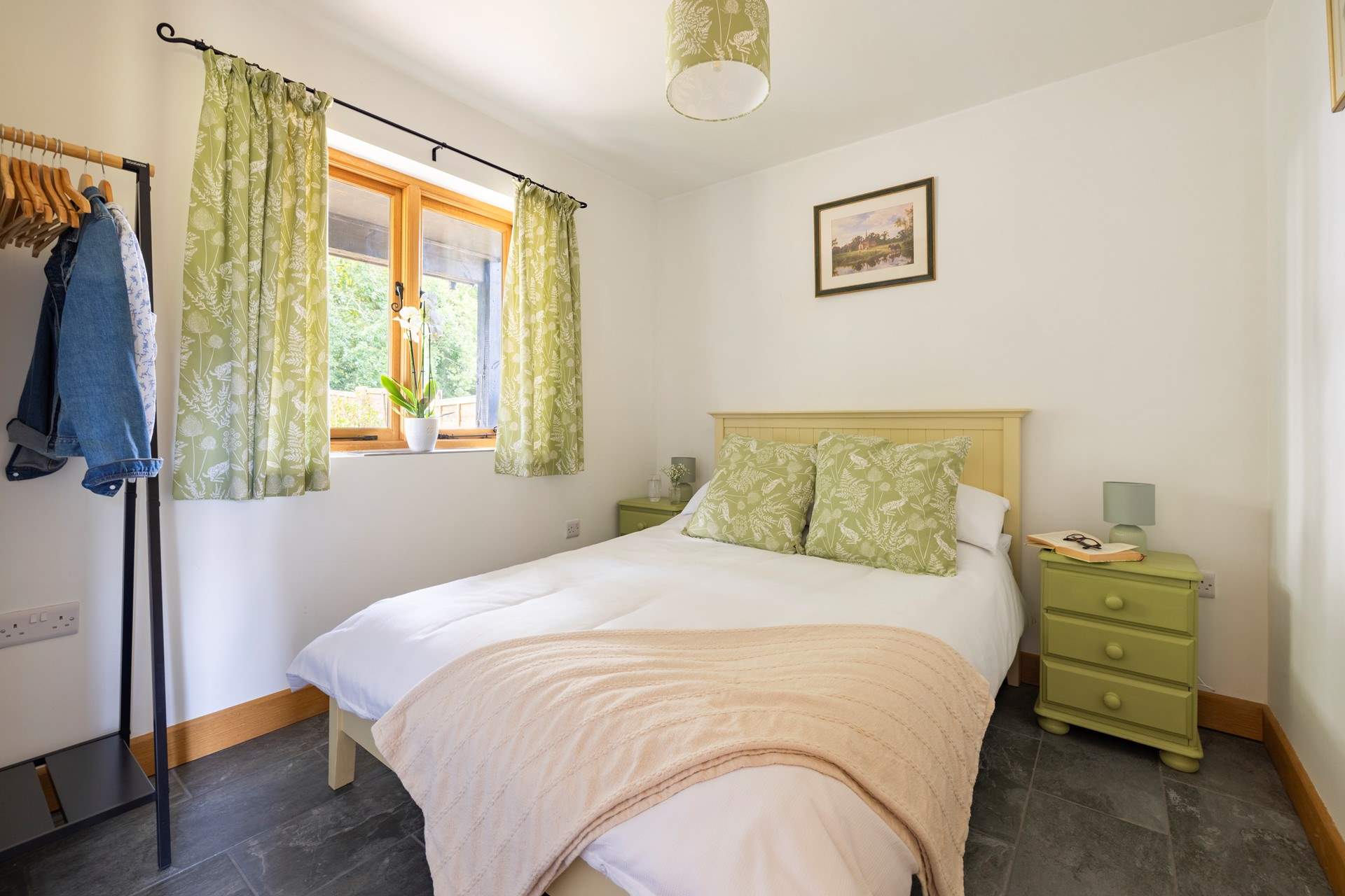 
Enjoy a peaceful night's sleep in this cosy double bedroom.