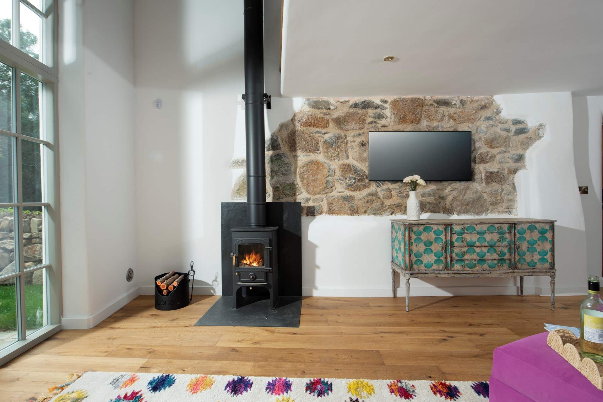 Soft rendering and exposed stone marries beautifully with the authentic oak boards.