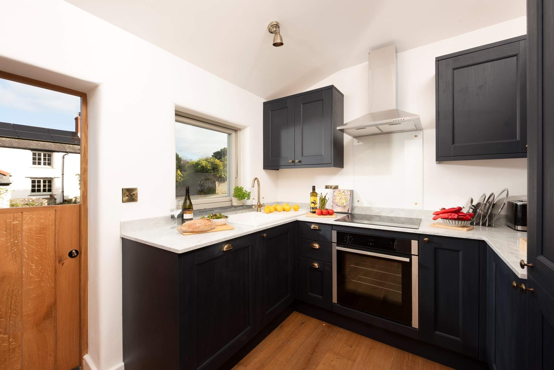 The kitchen features a stable-door.