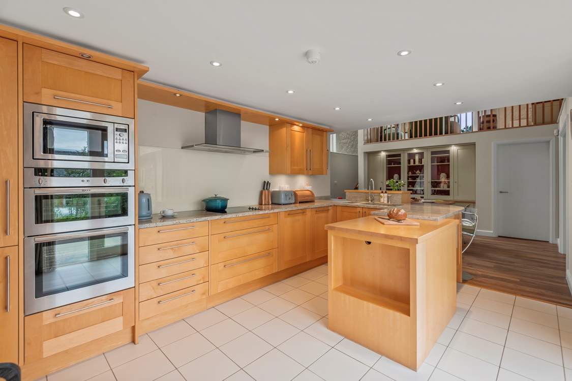 Oodles of space for chef to enjoy their time in the kitchen. After all, cooking should not be a chore!