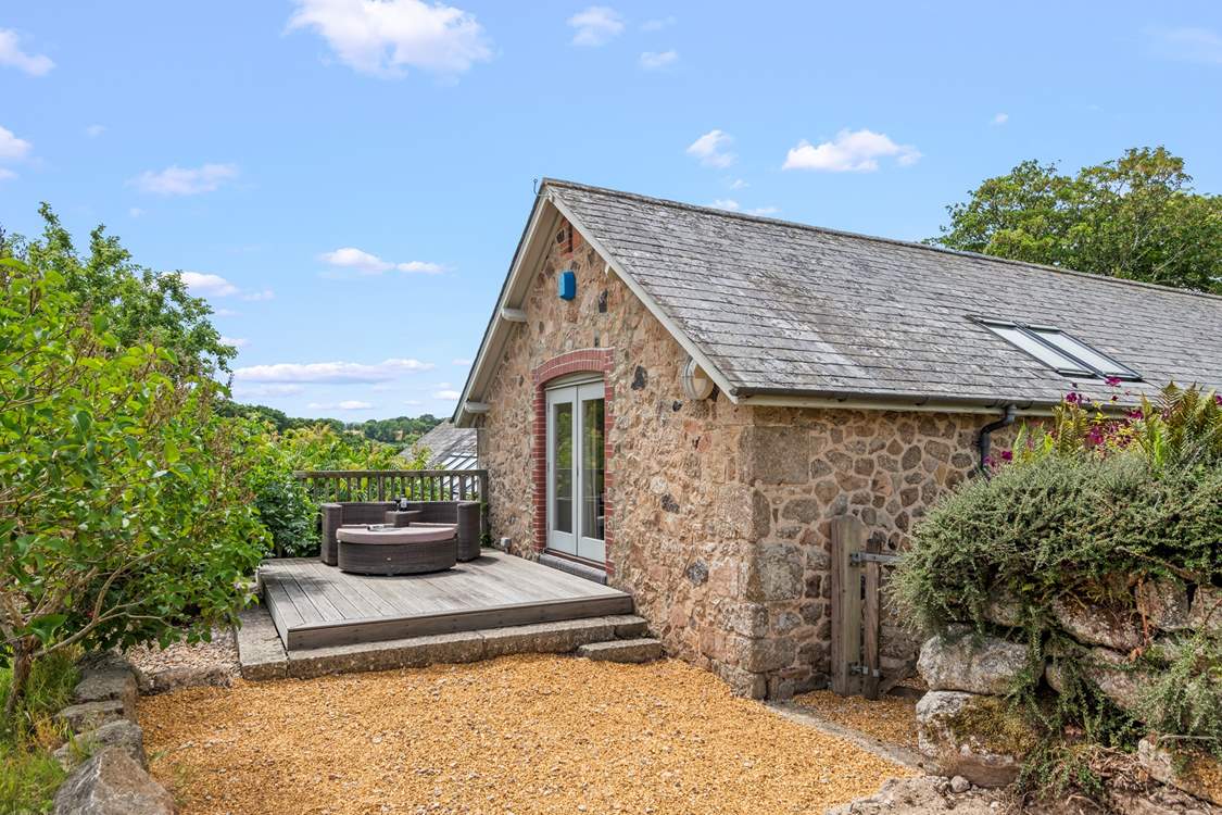 Step out onto the decking, slump into the rattan sofa and relax in the gorgeous Devon sun.