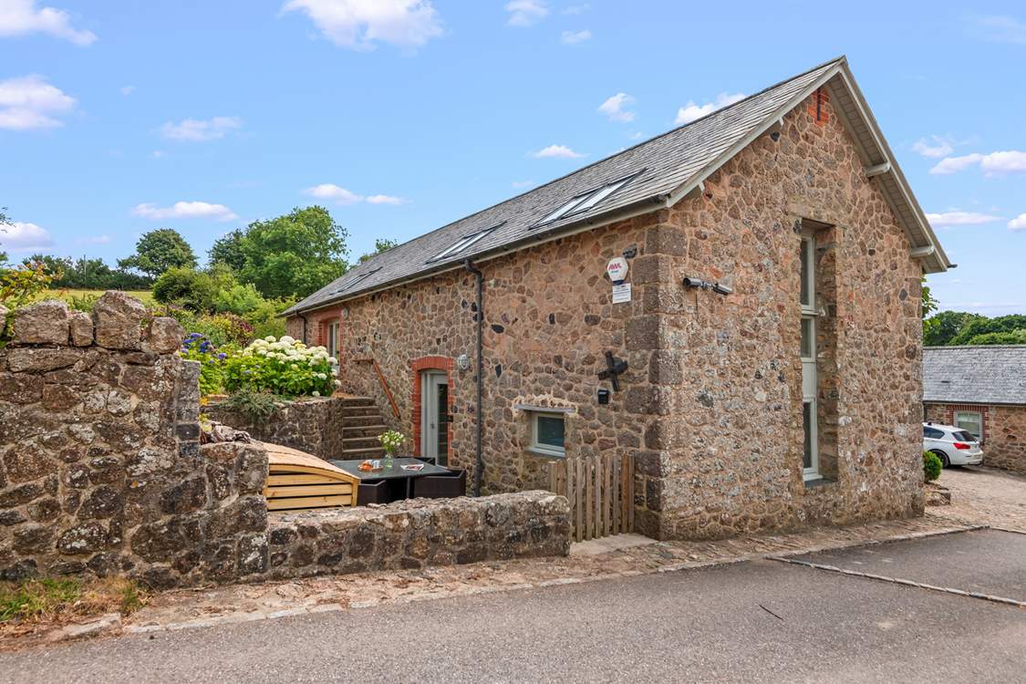 Just to the right of the cottage you have the entrance to the main farmhouse and farm beyond.