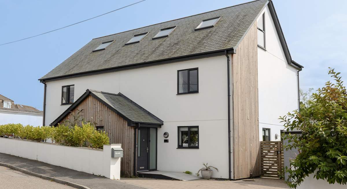 Welcome to 2 The White Sands, a contemporary coastal retreat with views of the outstanding beach at Praa Sands.