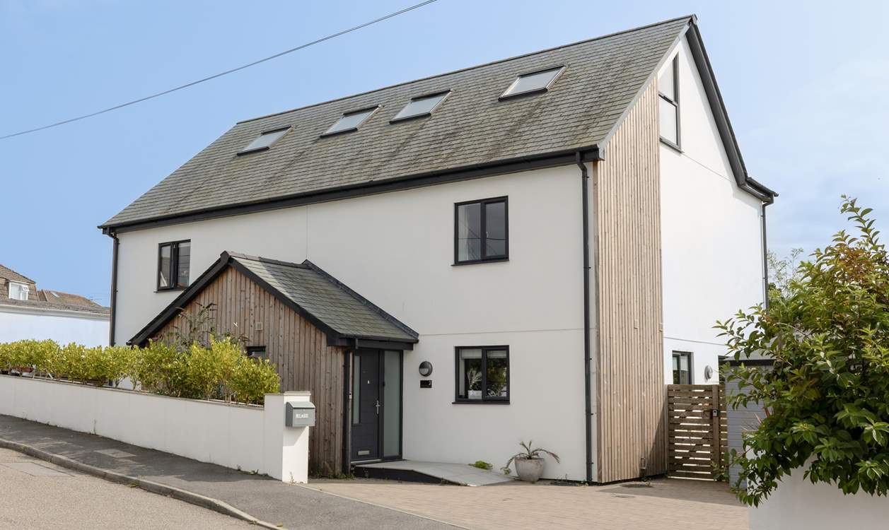 Welcome to 2 The White Sands, a contemporary coastal retreat with views of the outstanding beach at Praa Sands.