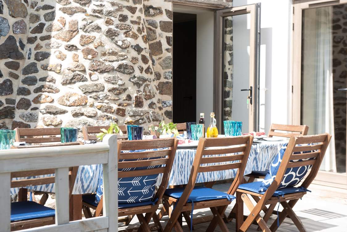 The outdoor dining-table seats ten comfortably.