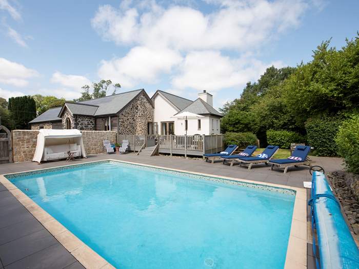 Roscaddon Linhay, Sleeps 10 in Helford