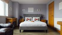 Lovely ground floor front facing, en suite king room.