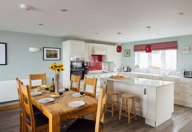 Spacious open plan area. Perfect for socialising and entertaining.