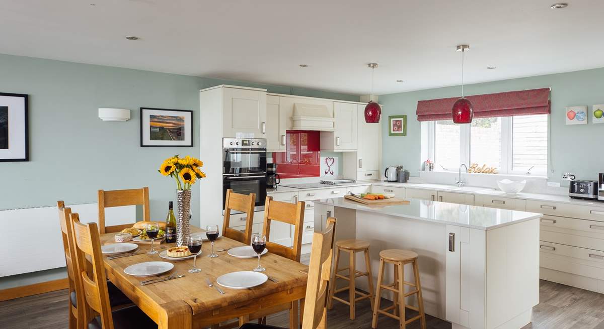 Spacious open plan area. Perfect for socialising and entertaining.