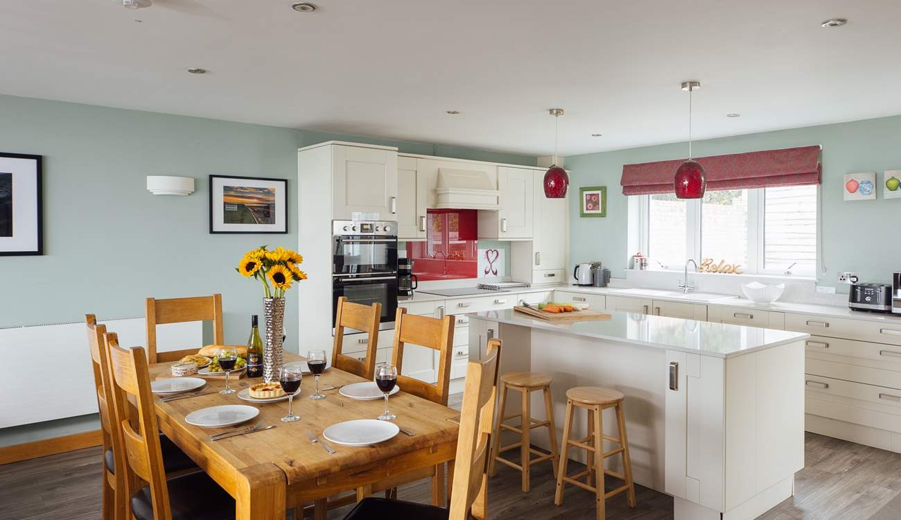 Spacious open plan area. Perfect for socialising and entertaining.