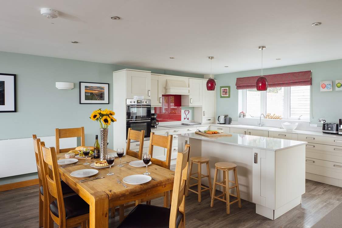 Spacious open plan area. Perfect for socialising and entertaining.