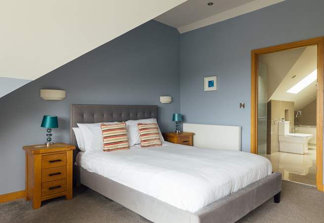 Put your name on the principal room on the second floor. A gorgeous room with captivating views, TV and beautiful bathroom. 