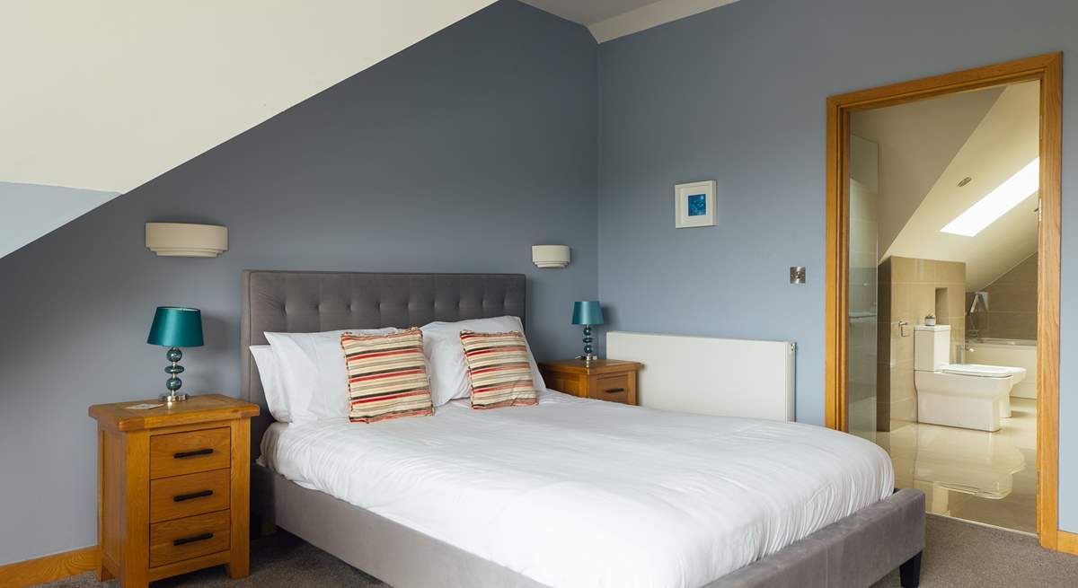 Put your name on the principal room on the second floor. A gorgeous room with captivating views, TV and beautiful bathroom. 