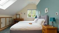 Sweet twin room with doors to the adjacent bathroom, shared with the principal bedroom on the third floor. (On request the twin beds can be made up as a king bed). 