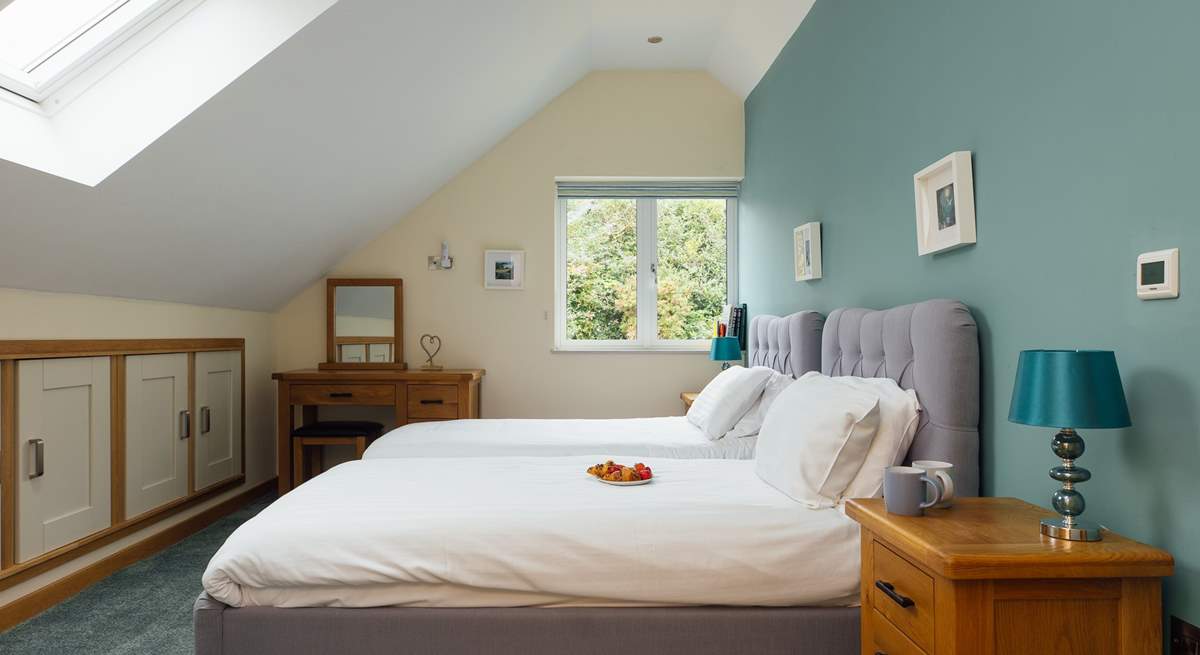 Sweet twin room with doors to the adjacent bathroom, shared with the principal bedroom on the third floor. (On request the twin beds can be made up as a king bed). 