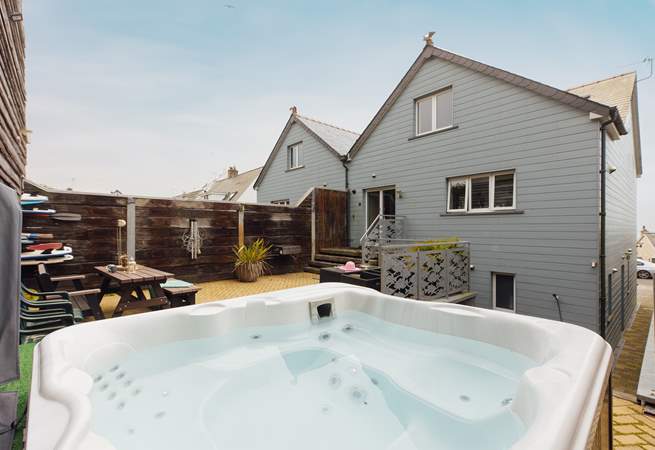 Perfect at anytime of the day, relax in the heavenly hot tub. 