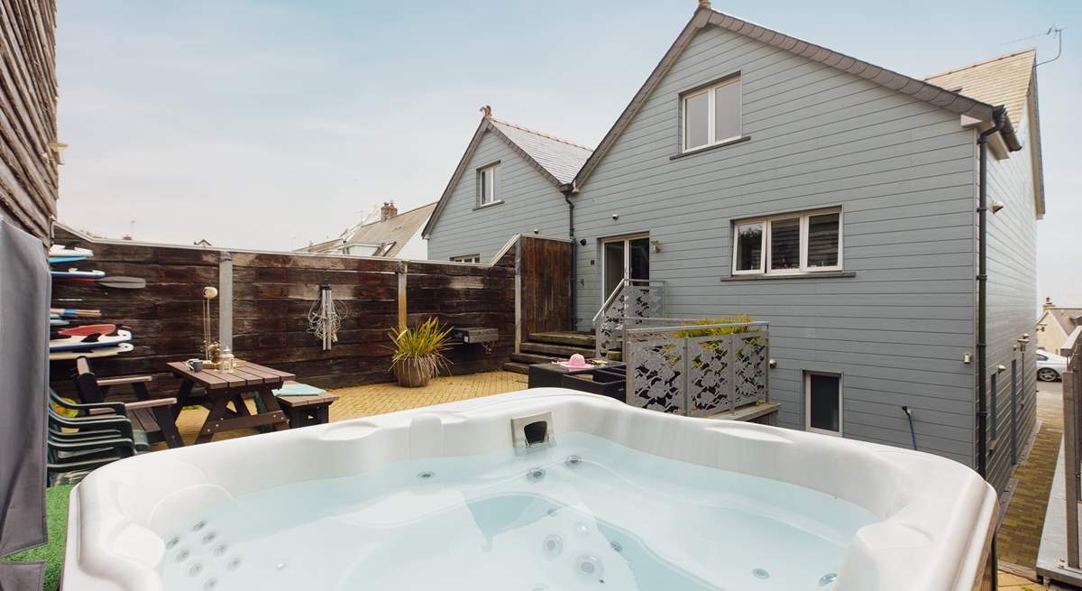Perfect at anytime of the day, relax in the heavenly hot tub. 