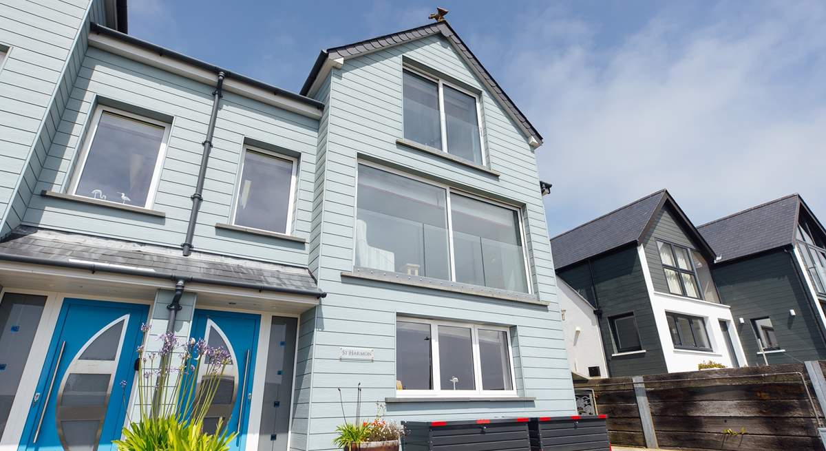 With captivating views across St Brides Bay, a luxurious hot tub, beaches galore and spacious accommodation set over three floors, a memorable, happy holiday awaits. 