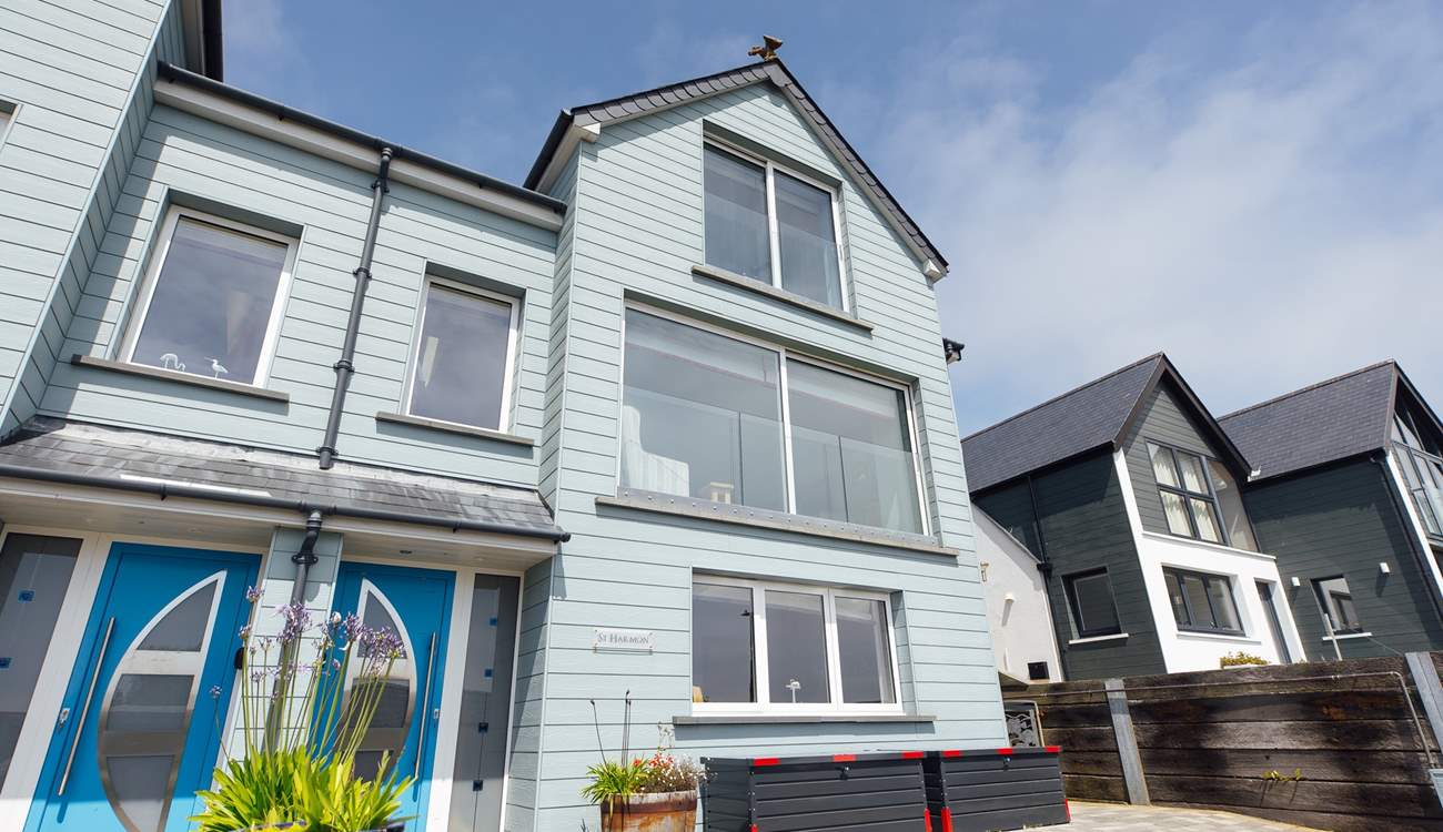 With captivating views across St Brides Bay, a luxurious hot tub, beaches galore and spacious accommodation set over three floors, a memorable, happy holiday awaits. 