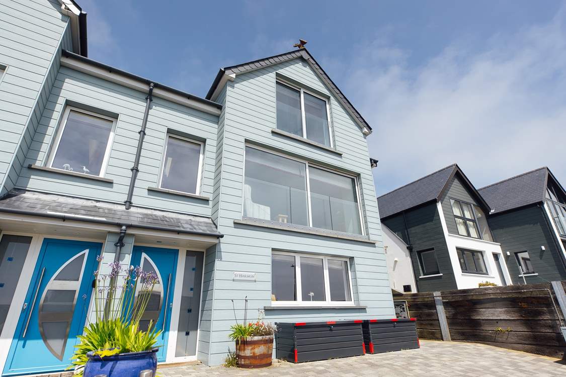 With captivating views across St Brides Bay, a luxurious hot tub, beaches galore and spacious accommodation set over three floors, a memorable, happy holiday awaits.