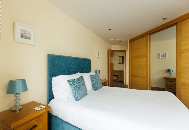 Pretty double en suite on the ground floor. 