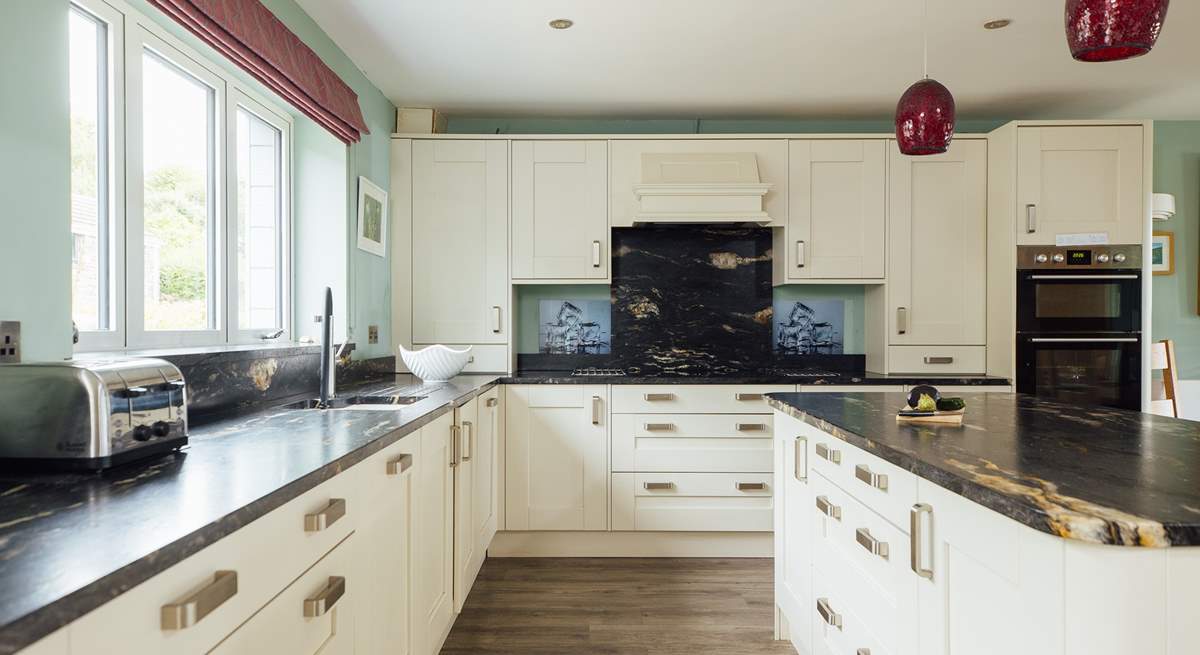 Gorgeous, well-equipped kitchen. 