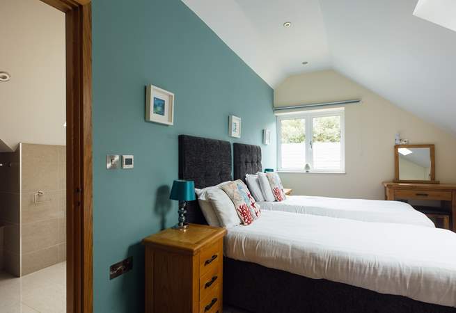 Sweet twin room on the second floor, with adjoining bathroom, shared with the principal bedroom with doors from both bedrooms. 