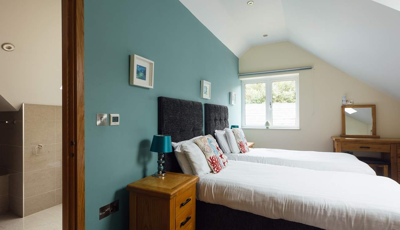 Sweet twin room on the second floor, with adjoining bathroom, shared with the principal bedroom with doors from both bedrooms. 