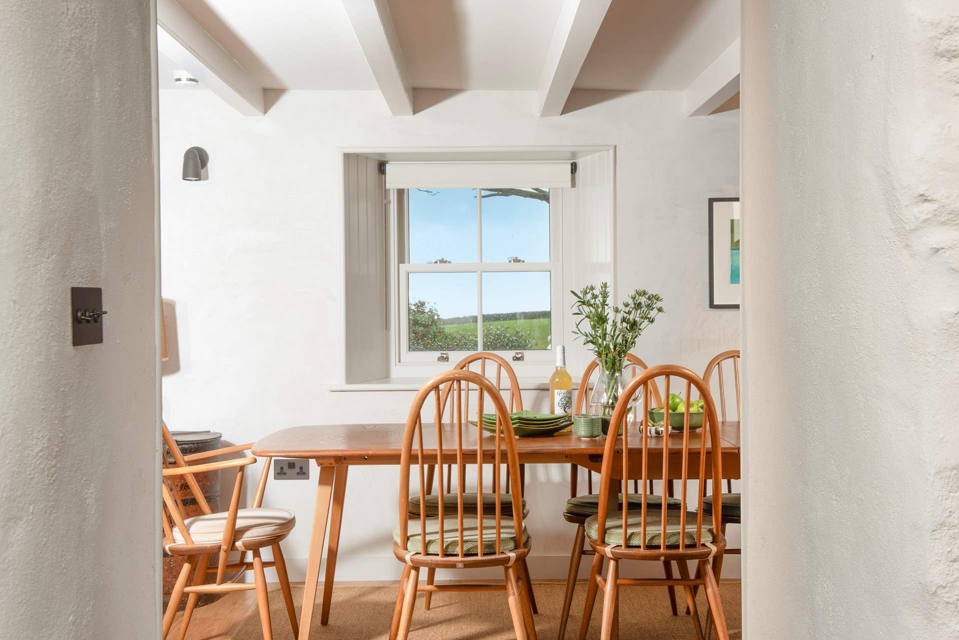 The thick, softly rendered walls are acoustic.