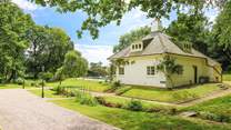 Welcome to the beautiful Canonteign Cottage.