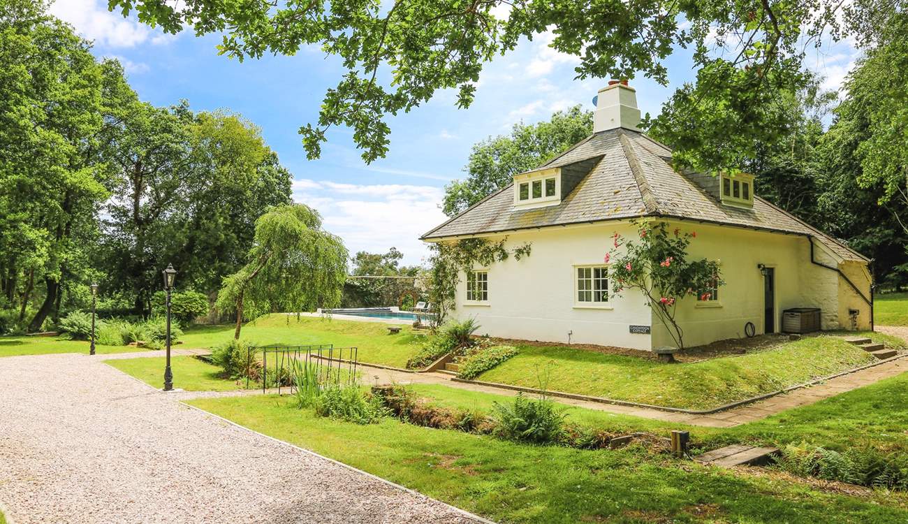 Welcome to the beautiful Canonteign Cottage.