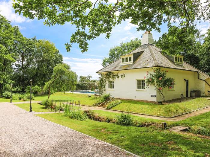 Canonteign Cottage, Sleeps 8 in Bovey Tracey