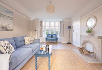 Curl up on the sofa and enjoy afternoon tea or watch movies together.