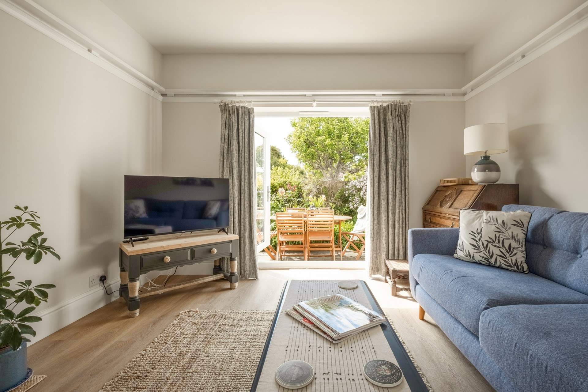 The light and airy living room..