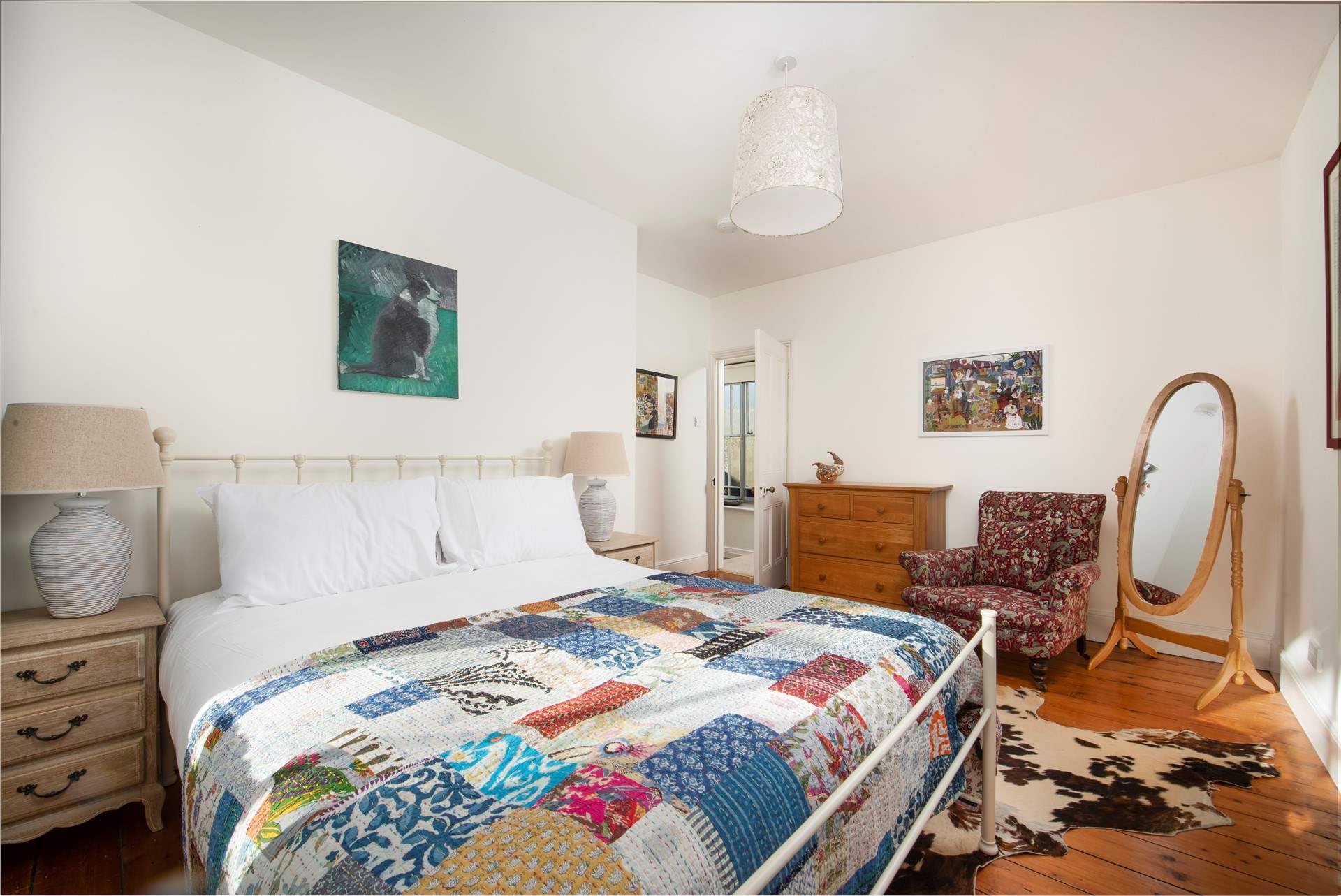 Sleep tight in bedroom 2, a super stylish king-size.